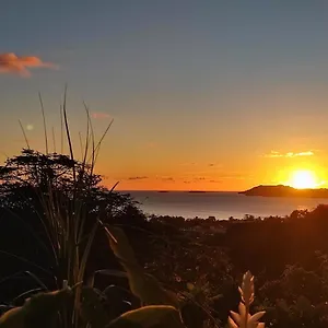 Soleil Levant Hébergement de vacances Le Robert